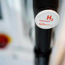  Un surtidor de hidrógeno para coches propulsados por este combustible. - Mark Blinch / REUTERS
