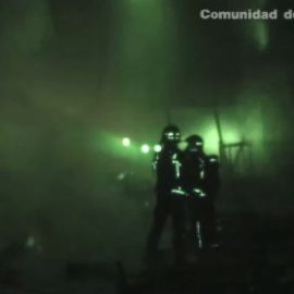 Reducida a cenizas una nave industrial de San Fernando de Henares
