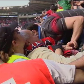 Susto en El Sadar tras ceder una de las vallas del campo