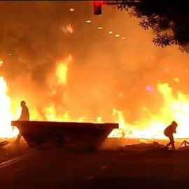 Numerosos destrozos tras una nueva noche de disturbios en siete barrios de Barcelona