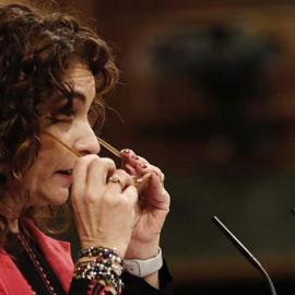La ministra de Hacienda, María Jesús Montero, en el debate de los Presupuestos de 2019 en el Congreso. / EFE