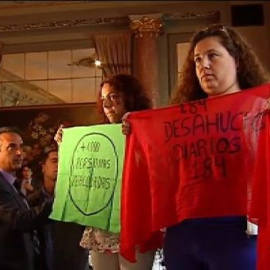 Arias Cañete se topa con la PAH en Barcelona 