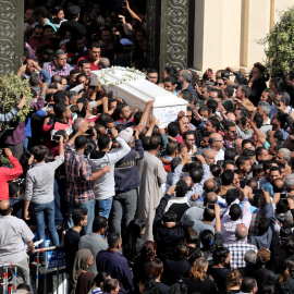 Funeral por los siete coptos asesinados en un atentado en Mina.-MOHAMED ABD EL GHANY/REUTERS