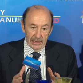 Rubalcaba garantiza que el PSOE no romperá el consenso constitucional