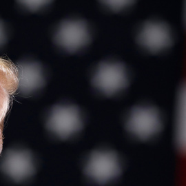 El presidente de EEUU, Donald Trump, durante un mitin en el aeropuerto internacional de Pensacola. - REUTERS