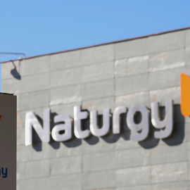 El logo del grupo energético Naturgy (la antigua Gas Natural Fenosa), en su sede en Madrid. REUTERS/Sergio Perez