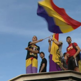 La gente sale a la calle a por la Tercera República