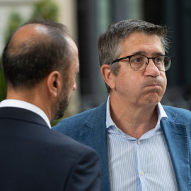 El vicepresidente primero del Congreso de los Diputados por el PSOE, Alfonso Rodríguez Gómez de Celis, y el portavoz del Grupo Parlamentario Socialista en el Congreso de los Diputados, Patxi López, a 15 de septiembre de 2022.