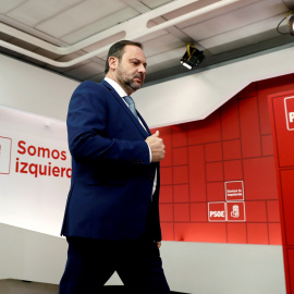 El secretario de Organización y ministro de Fomento, José Luís Abalos, durante la rueda de prensa que ofreció tras la reunión de la Comisión Ejecutiva Federal, en la sede de Ferraz. . EFE/Mariscal