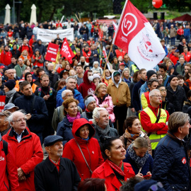 Ciudadanos austriacos se manifiestan contra la subida de precios en las calles de Viena tras la convocatoria del sindicato OeGB.