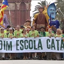 Manifestación multitudinaria en Barcelona en apoyo del catalán