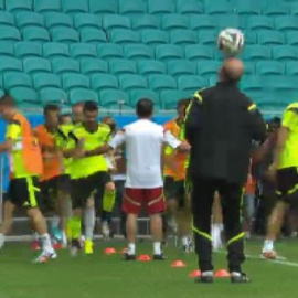 España se ejercita en el estadio Fonte Nova de Salvador de Bahía con la mente puesta en el debut ante Holanda