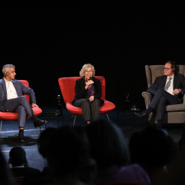 La alcaldesa de Madrid, Manuela Carmena, durante su intervención en una charla con sus homólogos berlinés, Michael Müller, y londinsese, Sadiq Khan. DAVID ARENAL (Ayuntamiento de Madrid)