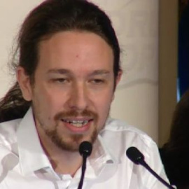 Un espontaneo recrimina a Pablo Iglesias su apoyo al chavismo