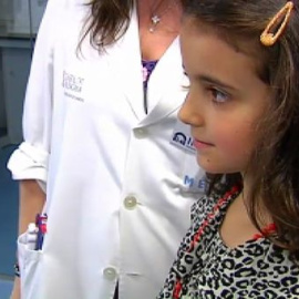 Una niña dona el regalo de su comunión para investigar el cáncer
