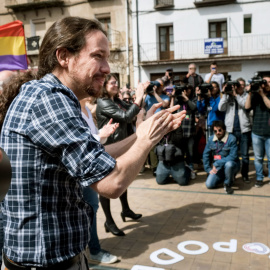 16/04/2019.- El candidato de Unidas Podemos a la Presidencia del Gobierno, Pablo Iglesias, durante un acto de campaña electoral este martes en el municipio riojano de Nalda. / EFE