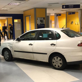 El coche invadió la sala en la que se encontraba el mostrador de urgencias. / ESK Osakidetza