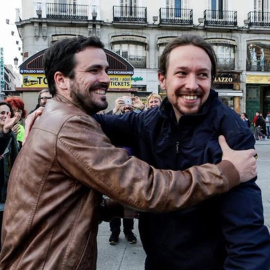 Pablo Iglesias y Alberto Garzón en la Puerta del Sol cuando anunciaron el acuerdo de coalición entre Podemos e IU - TWITTER / IU
