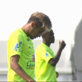 Neymar da un pequeño susto en el entrenamiento de Brasil en Teresópolis
