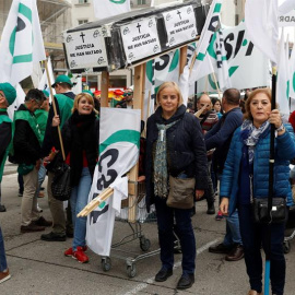 Participantes en la manifestación celebrada en Madrid por funcionarios de justicia. / EFE