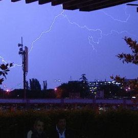 Rayos y truenos nocturnos sobre Madrid
