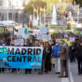 Manifestación en apoyo a Madrid Central que recorre la calle Alcalá desde la plaza de Cibeles a la Puerta del Sol. EFE/Ángel Díaz