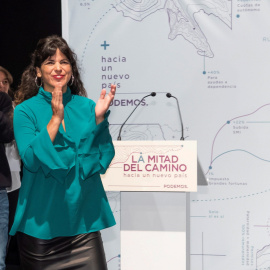 La candidata de Adelante Andalucía a la Presidencia de la Junta, Teresa Rodríguez, participa junto al secretario general de Podemos, Pablo Iglesias (i), en el acto ‘La mitad del camino hacia un nuevo país’. EFE/Raúl Caro