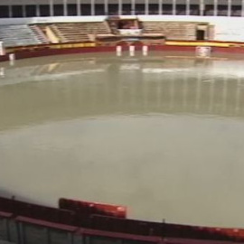 El agua "abarrota" la plaza de toros de Calatayud