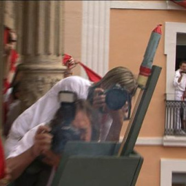Los Sanfermines arrancan con un Chupinazo pasado por agua
