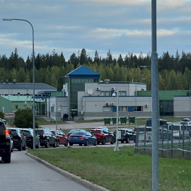 22/09/2022. Colas de coches tratando de cruzar la frontera entre Rusia y Finlandia, en el puesto de control de Brusnichnoye, a 22 de septiembre de 2022.