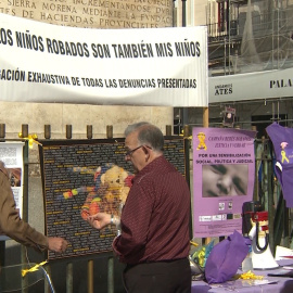 Asociaciones de bebés robados se concentran en la puerta del Sol. EUROPA PRESS/Archivo