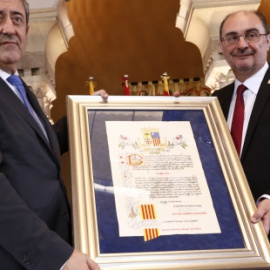 23/04/2019 - Javier Lambán entrega el Premio Aragón al fiscal Javier Zaragoza, este martes en la capital aragonesa. / Aragonhoy.net