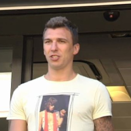 Mario Mandzukic pasa el reconocimiento médico