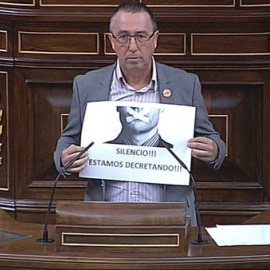 Compromís utiliza el silencio para protestar contra el 'decretazo'