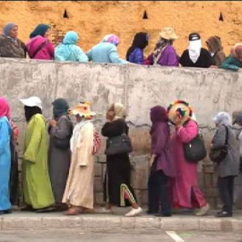 Así es un día de trabajo de los porteadores marroquíes en Ceuta