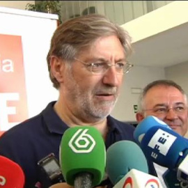 Pérez Tapias vota en Granada para "resituar" al partido en la izquierda