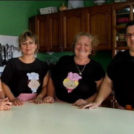 La Asociación Amigas del Sur recibe el donativo de una eurodiputada de Podemos