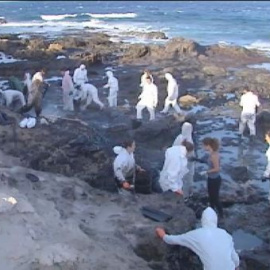 Un vertido de petróleo llega a la costa sureste de Gran Canaria