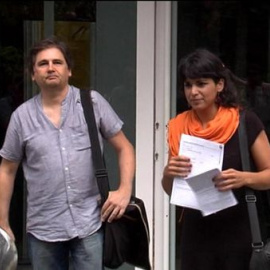 Teresa Rodríguez entrega parte de su sueldo de eurodiputada a una asociación de mujeres de Cádiz