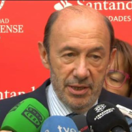 Rubalcaba insta reformar la Constitución como "única solución posible" en Cataluña