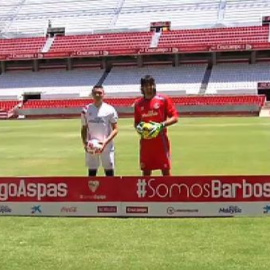 El Sevilla presenta a Iago Aspas y Barbosa