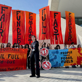 Activistas climáticos protestan contra el borrador del acuerdo en la Conferencia de las Naciones Unidas sobre el Cambio Climático COP28 en Dubai (Emiratos Árabes Unidos). REUTERS/Rula Rouhana