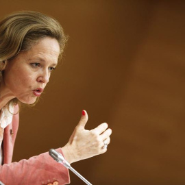 La ministra de Economía, Nadia Calviño, durante la presentación del último estudio económico de la OCDE sobre España. EFE/Javier Lizón