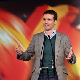 El líder del PP, Pablo Casado, ha anunciado hoy que apoyará al Gobierno si veta "cualquier acuerdo que sea deshonroso para España", en alusión al acuerdo del "brexit", aunque el Ejecutivo lo haga "tarde y mal" y después de haber sido "mentiroso e irr