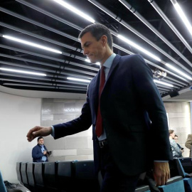 El presidente del Gobierno, Pedro Sánchez, tras comparecer hoy en el Palacio de la Moncloa, en Madrid, donde ha anunciado que España ha alcanzado un acuerdo sobre Gibraltar y, por tanto, mañana levantará el veto en la reunión de líderes comunitarios