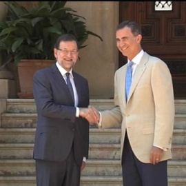 Felipe VI recibe por primera vez a Rajoy en Marivent