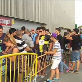 Largas colas de aficionados del Córdoba para las entradas contra el Real Madrid