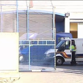 Trasladan a 300 inmigrantes a centros de internamiento de Madrid y Barcelona
