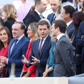 Albert Rivera, líder de Ciudanos y Pablo Casado, presidente del PP, antes del inicio del desfile militar del 12 de Octubre. EFE (ZIPI)
