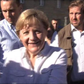 Abucheos y aplausos a Rajoy y Merkel a su llegada a Santiago